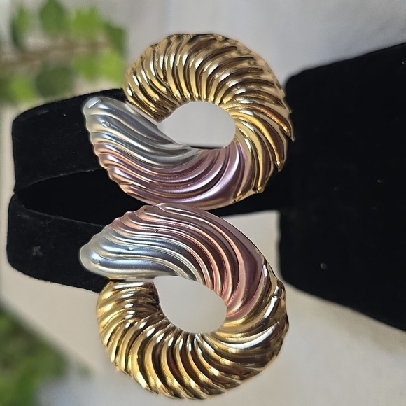 Gold Filled Swirl Earrings Lightweight Thin - Picture 5 of 7